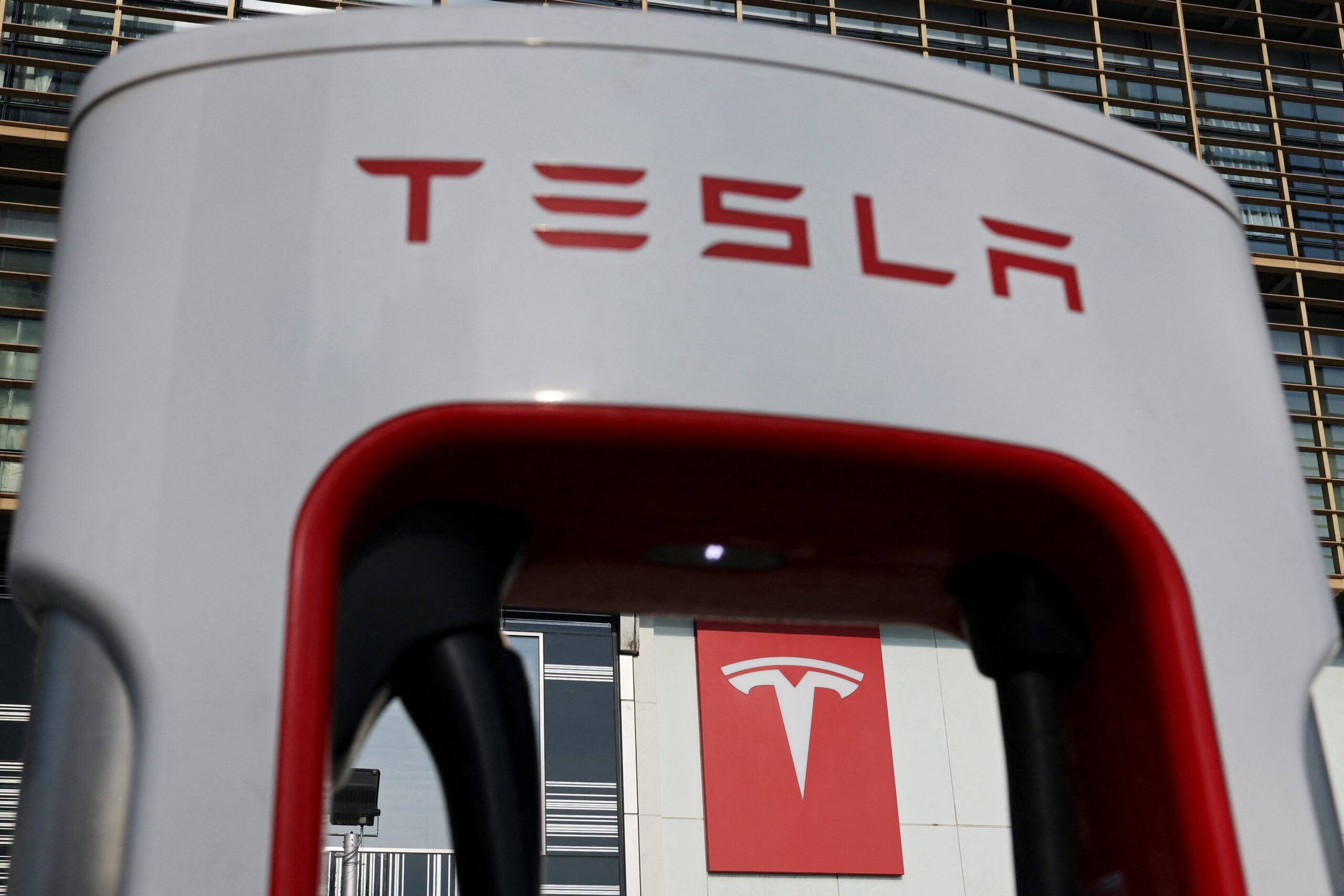 Tesla Povla i Gotovo 200 Tisu a Vozila Zbog Problema Sa Softverom tesla-povla-i-gotovo-200-tisu-a-vozila-zbog-problema-sa-softverom